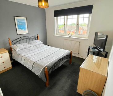 3 bedroom semi-detached house to rent - Photo 3