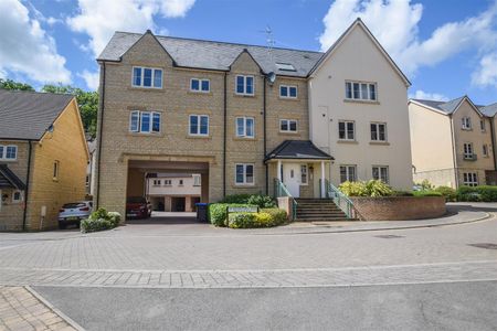 Sir Bernard Lovell Road, Malmesbury, SN16 - Photo 2