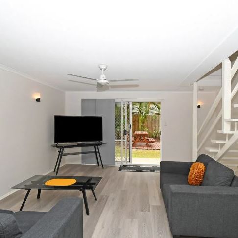 Beachside Living in the Heart of Torquay - Fully Furnished - Photo 1