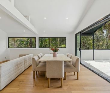 Beautifully renovated serene family home - Photo 1