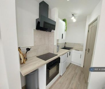 Studio to rent - Photo 3