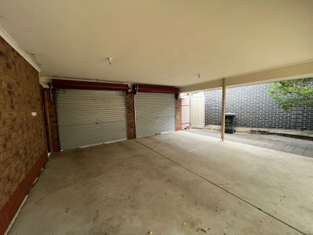 Large 4 Bedroom Home with 2 Living Areas! - Photo 3