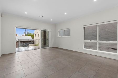 2/18 Waverley Crescent, Bondi Junction, NSW 2022 - Photo 3