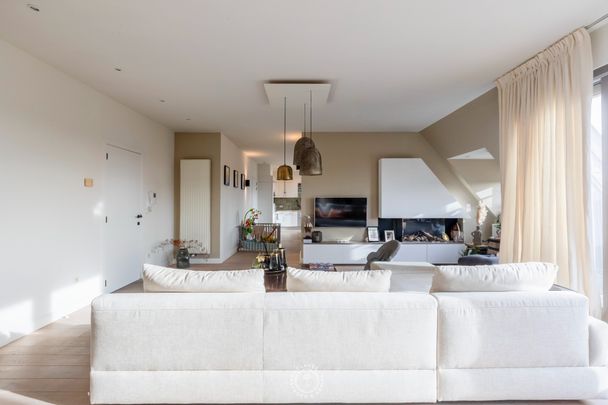 Ruim en stijlvol duplex appartement met zonovergoten terrassen - Photo 1