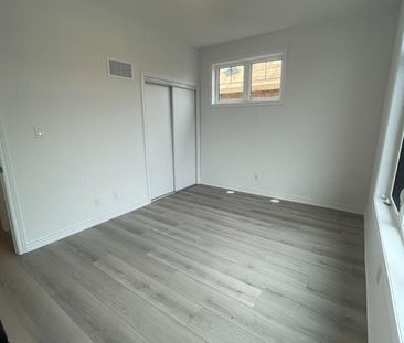 For Lease - 2001 Cameron Lott Crescent, Oshawa, Ontario - Photo 3