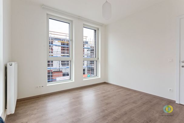 Mooi appartement met twee kamers en terras - Photo 1