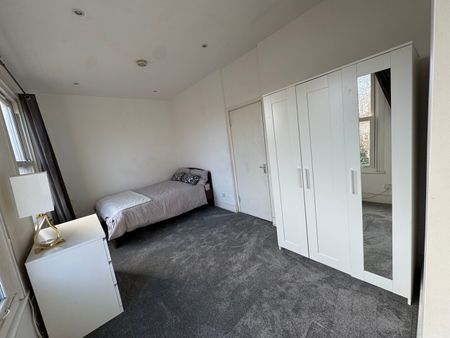 3 Bed Flat, Brixton Road, SW9 - Photo 3