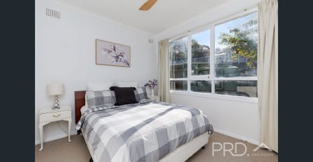 MODERN FOUR BEDROOM EXECUTIVE STYLE HOME - Photo 4