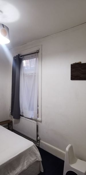 Room in a Shared Flat, Station Road, NW10 - Photo 1