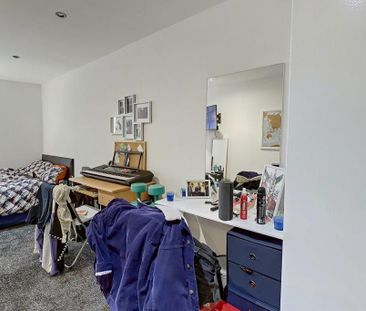 5 bedroom flat to rent - Photo 4