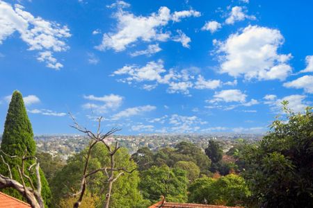 Spacious Sunny Apartment - Photo 4