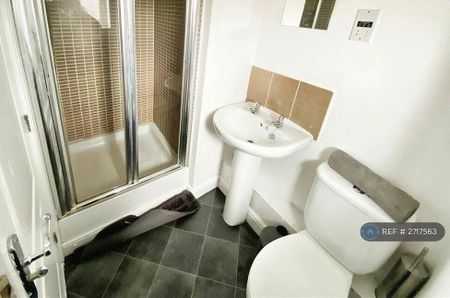 2 bedroom flat to rent - Photo 5