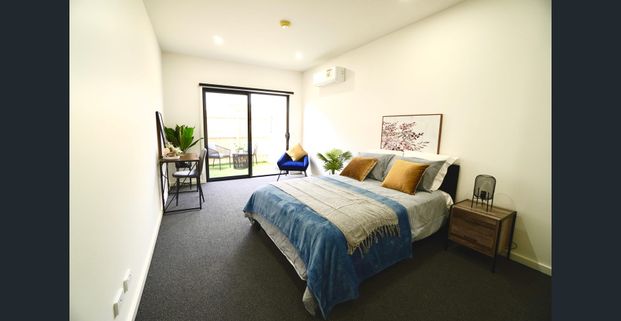 FULLY Furnished STUDIO ROOM in perfect location! - Photo 1