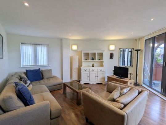 2 bedroom ground floor flat to rent - Photo 1