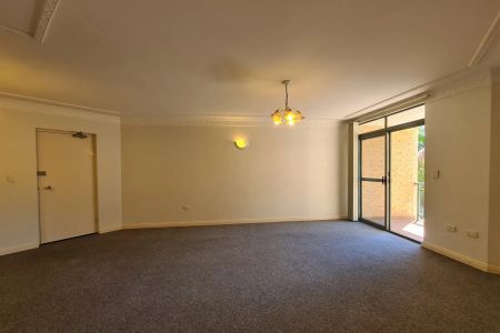 SPACIOUS & SUNNY APARTMENT! - Photo 5