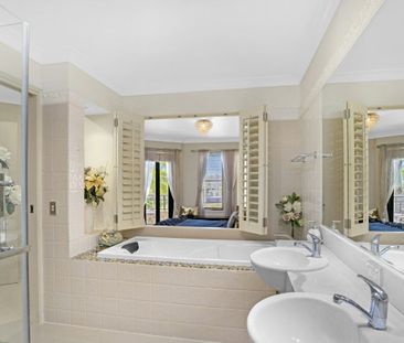 Spacious Executive Townhouse with Uninterrupted Lake Views - Photo 4