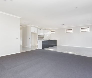 WELL PRESENTED THREE BEDROOM HOME - Photo 1