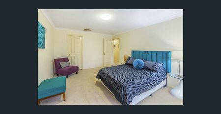 Beautiful Family Home in a Highly Sought-After Location! - Photo 2