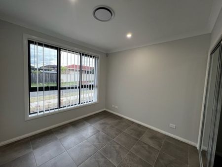 GREAT LOCATION! - Photo 4