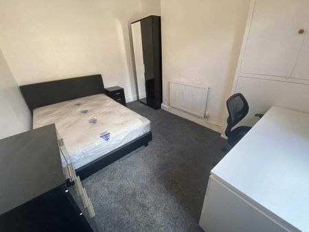 4 bedroom terraced house to rent - Photo 3
