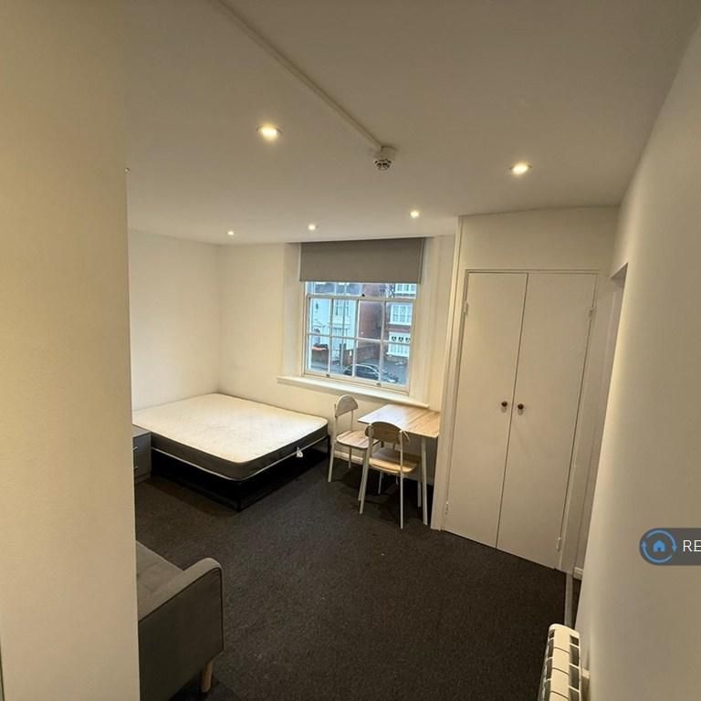 Studio to rent - Photo 1