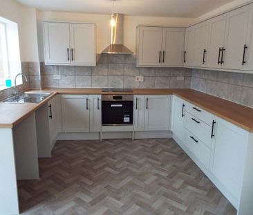 3 bedroom terraced house to rent - Photo 4