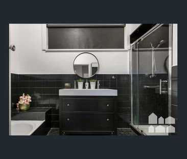 Chic living in a Fantastic location !! - Photo 4