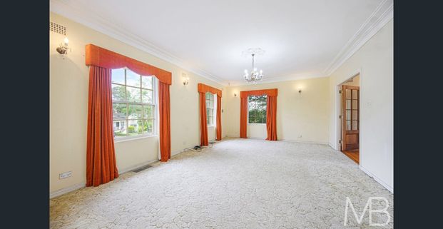 TWO STOREY MANSION WITH VIEW, WALK TO KILLARA HIGH & BUS AT DOOR - Photo 1