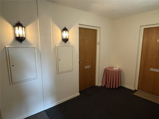 Charlton Court, - Photo 1