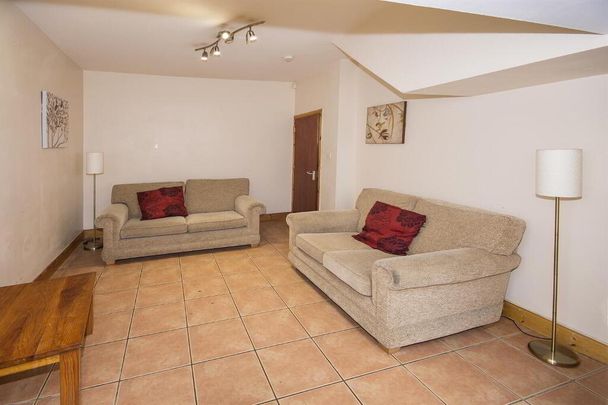 Room 5, 185 Dunluce Avenue, Belfast, BT9 7AX - Photo 1