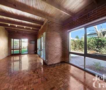 32 Lindsay Avenue, Murrumbeena - Photo 3