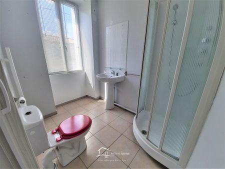 Location Appartement 2 pièces 55m² LUSIGNAN 86600 - Photo 4