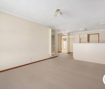 CHARMING 2 BEDROOM UNIT! - Photo 3
