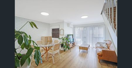 Modern Townhouse - Photo 2