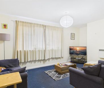 2 bedroom property to rent - Photo 1