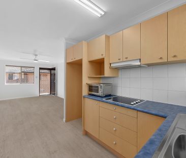 Quiet, Low-Maintenance Living in Prime Yeronga Location - Photo 6