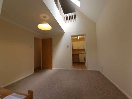 Tremona Court, Shirley Warren, SO16 - Photo 2