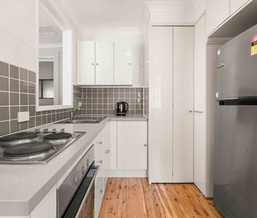 Charming & Spacious 2-Bedroom Home - Photo 2