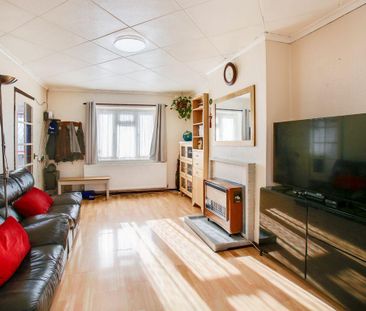 4 bedroom semi-detached house to rent - Photo 1