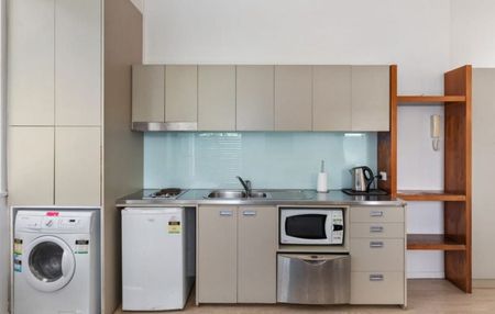 Fully Furnished Studio Apartment - Photo 4