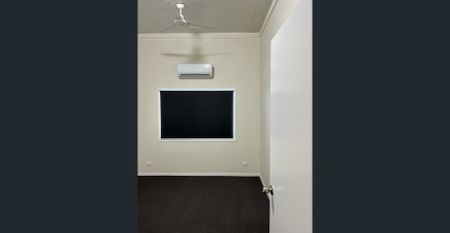 Large living areas 3 Bedroom Town house - Photo 4