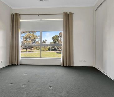 Modern 2-Bedroom Townhouse in great location - Photo 3