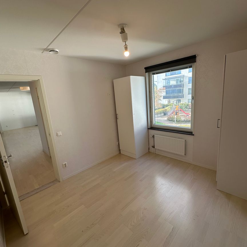 Evenemangsgatan, Solna - Photo 1