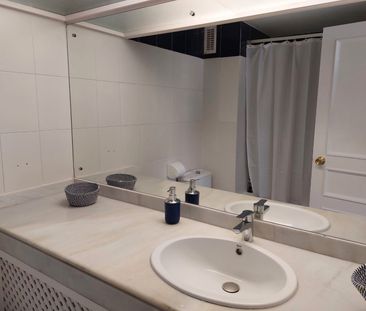 Piso de alquiler en Calle la Fragata, Puerto Marina - Photo 1