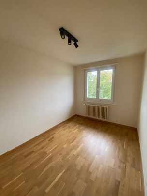 Moderne sanierte 4.5-Zimmerwohnung im 4. Stock mit zwei Balkonen - Photo 1