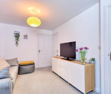 2 bedroom end of terrace house to rent - Photo 2