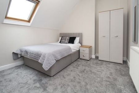 Room in a Shared House, Beechwood View, LS4 - Photo 4