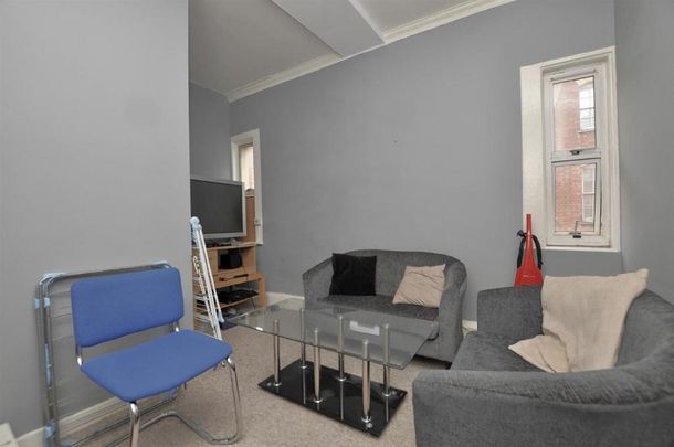 3 bedroom flat to rent - Photo 1