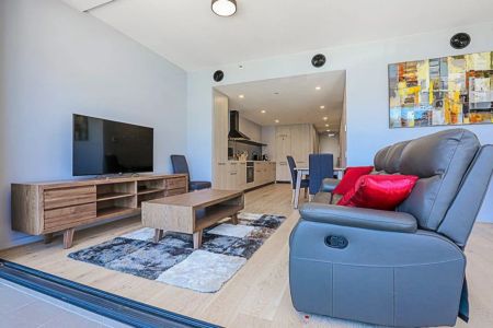 Fully Furnished & Equipped 2 Bedroom Apartment on the Kingston Foreshore - Photo 3