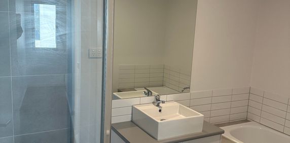 Cranbourne East - Photo 2